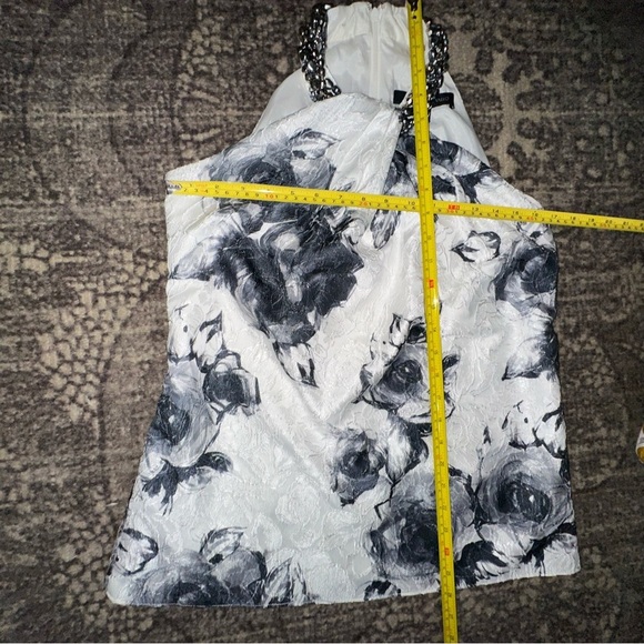Carmen Marc Valvo Sz 6 White Black Rose Print Beaded Neck Sleeveless Halter Top - Picture 9 of 10